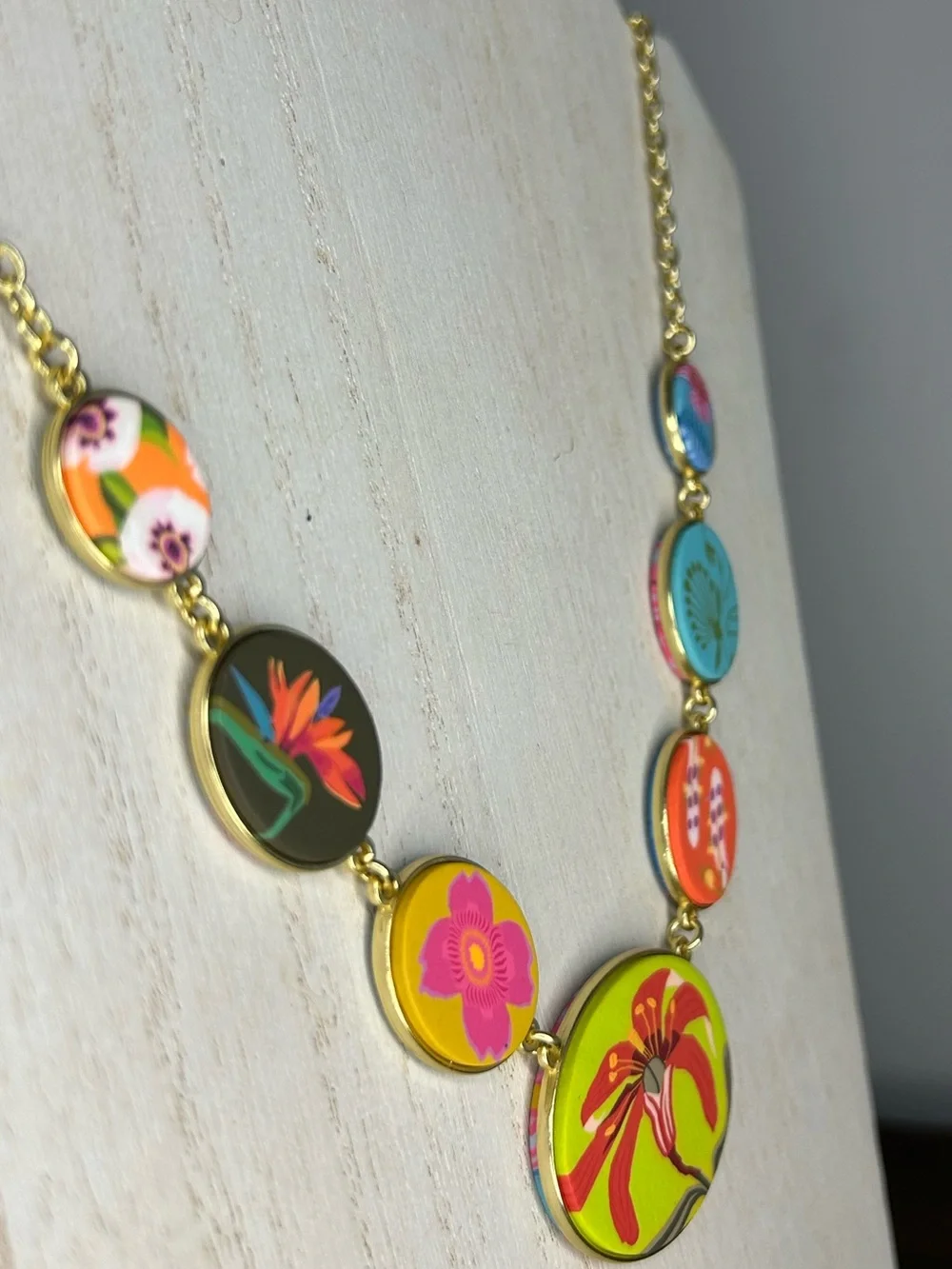 Jilzarah Paradise Island Cobblestone Floral Necklace Reversible Like New